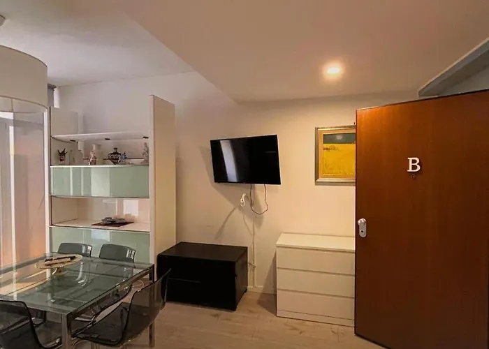 Carloalbertoapartment -b By Homes In Ancona